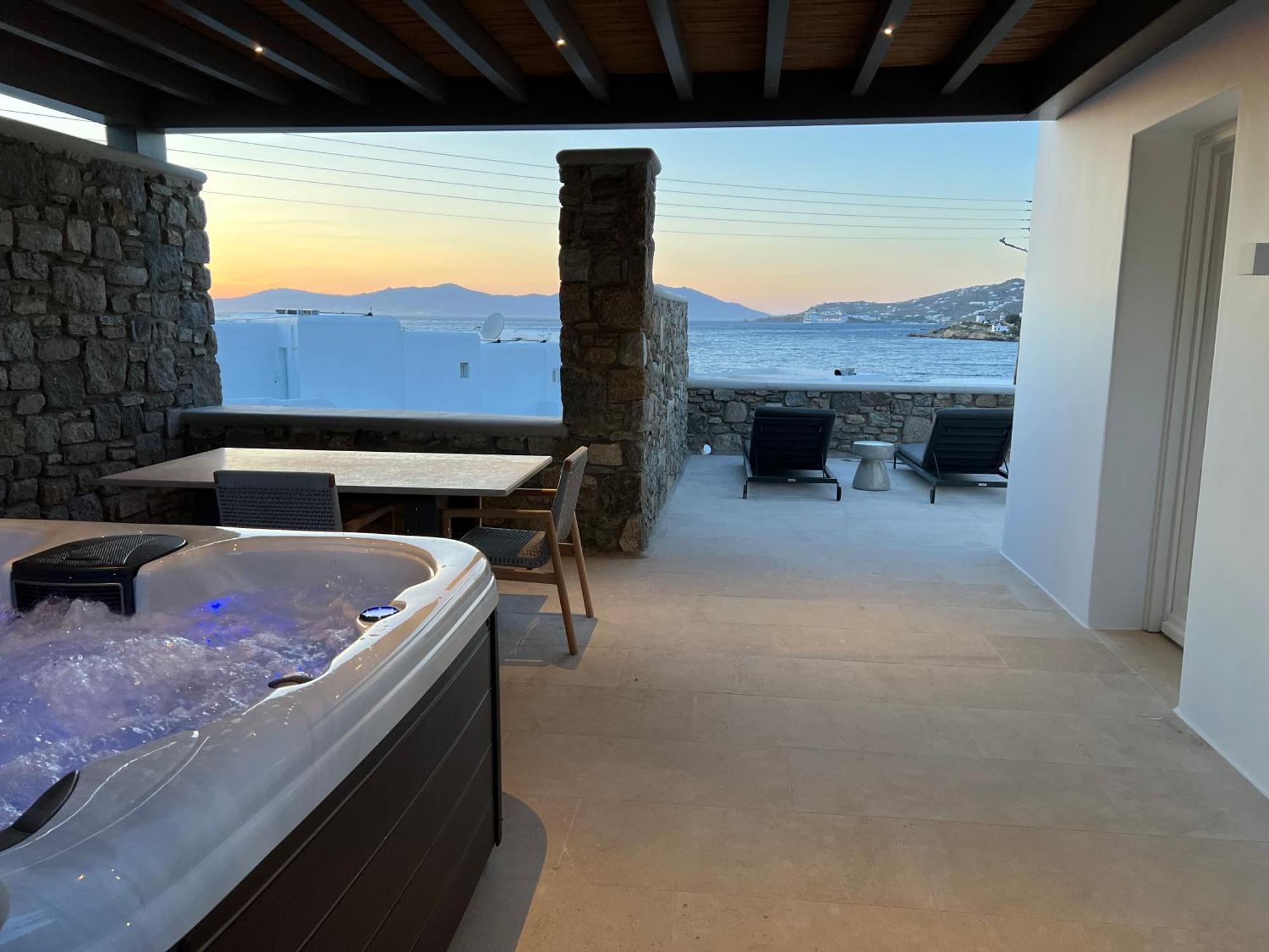 Bonzoe & Villa Mykonos Town